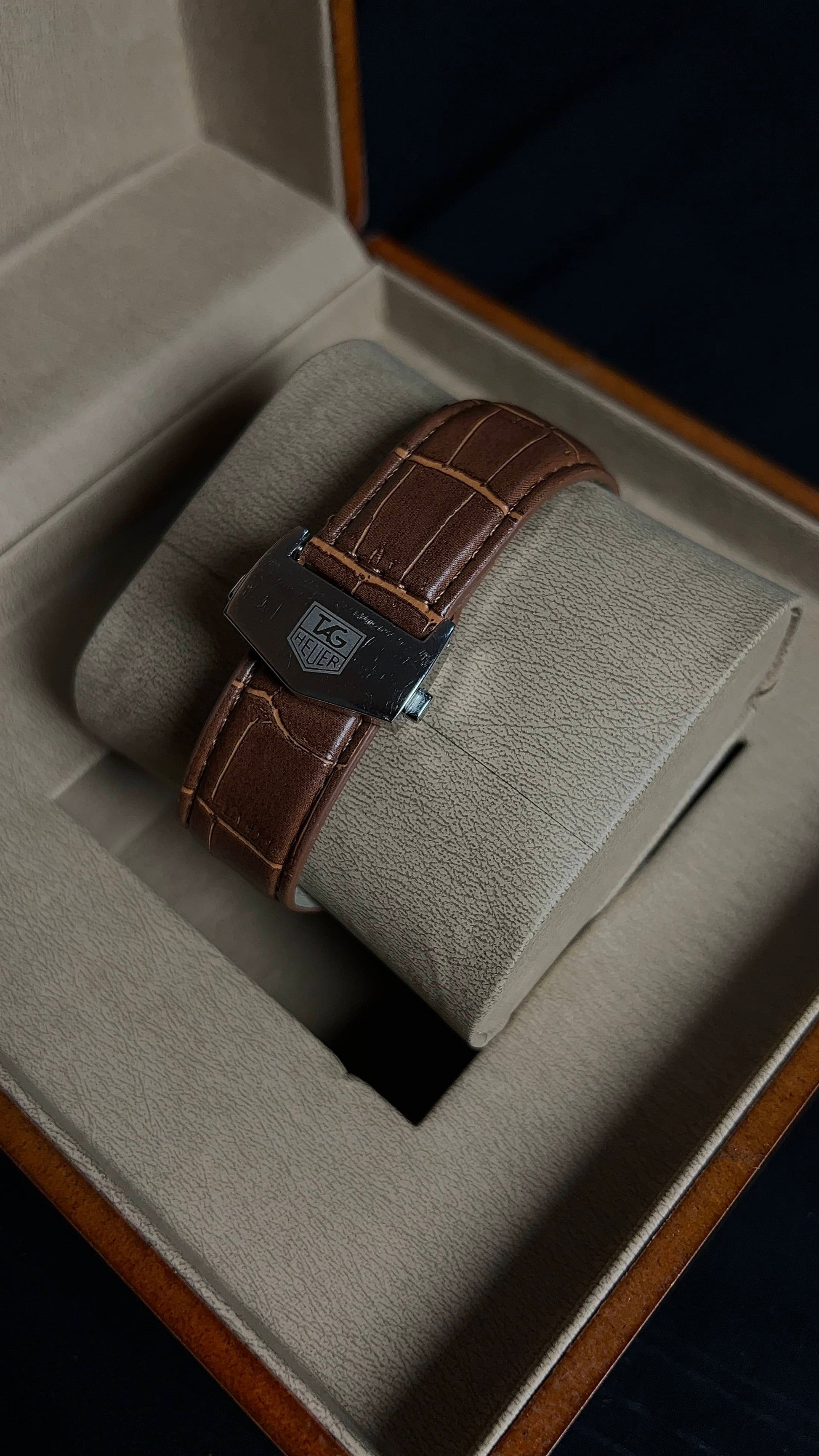 Tag Heuer Silver Dial Watch – Day & Date Display