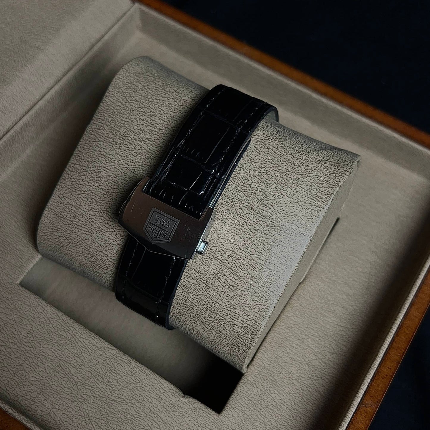 Tag Heuer Gray Dial Watch – Day & Date Display